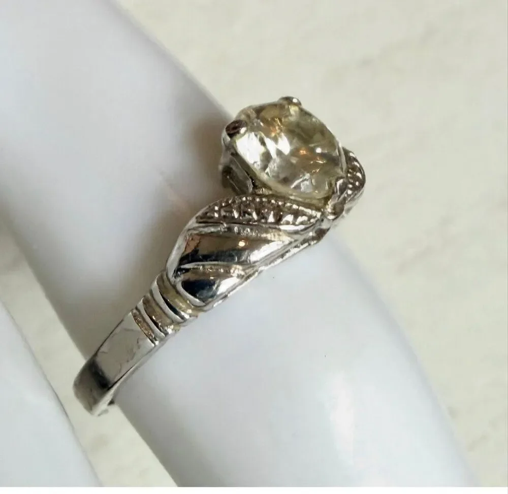 LIND Clear Rhinestone Solitaire Ring
